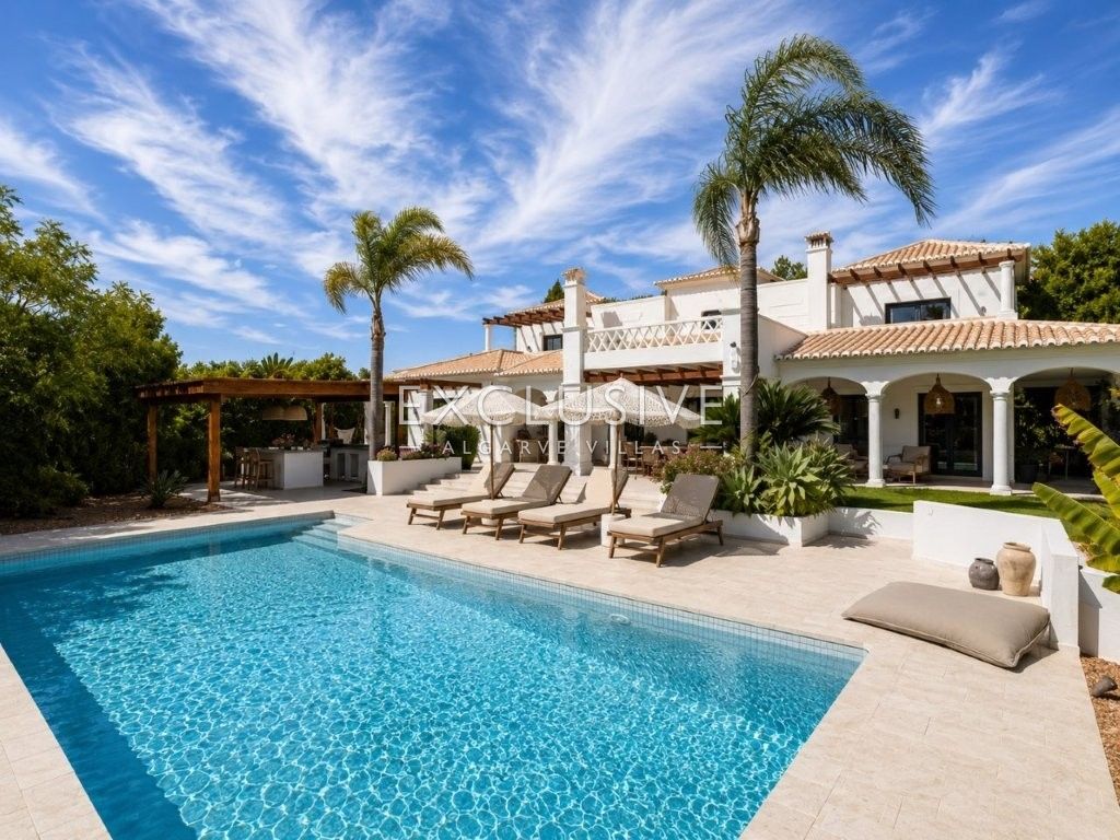 Luxury Renovated 4 Bedroom Villa with Pool in Carvoeiro, Algarve, Lagoa, Portugal
