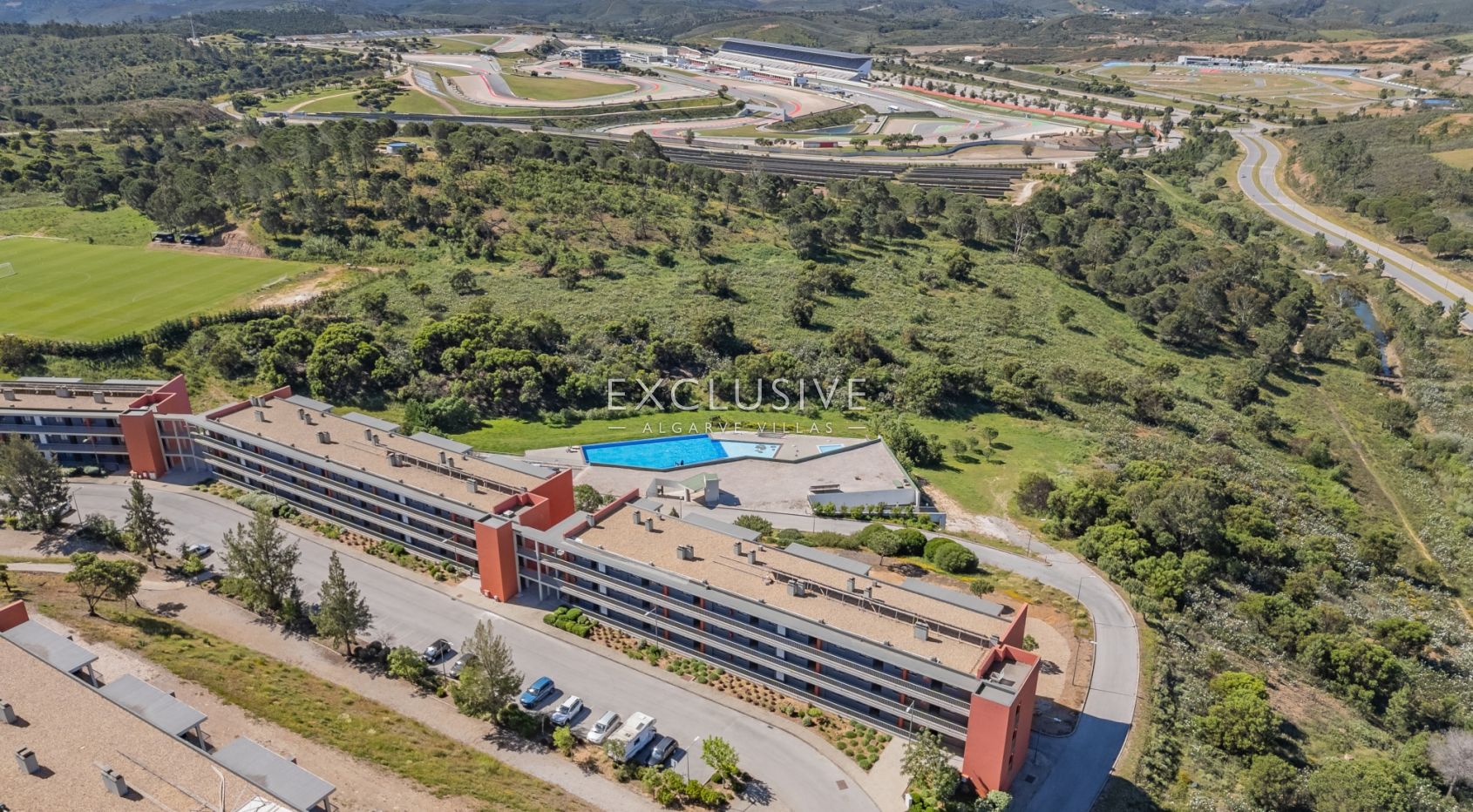 2 Bedroom Apartment with Parking and Pool in Portimão, Algarve, Portimão, Portugal