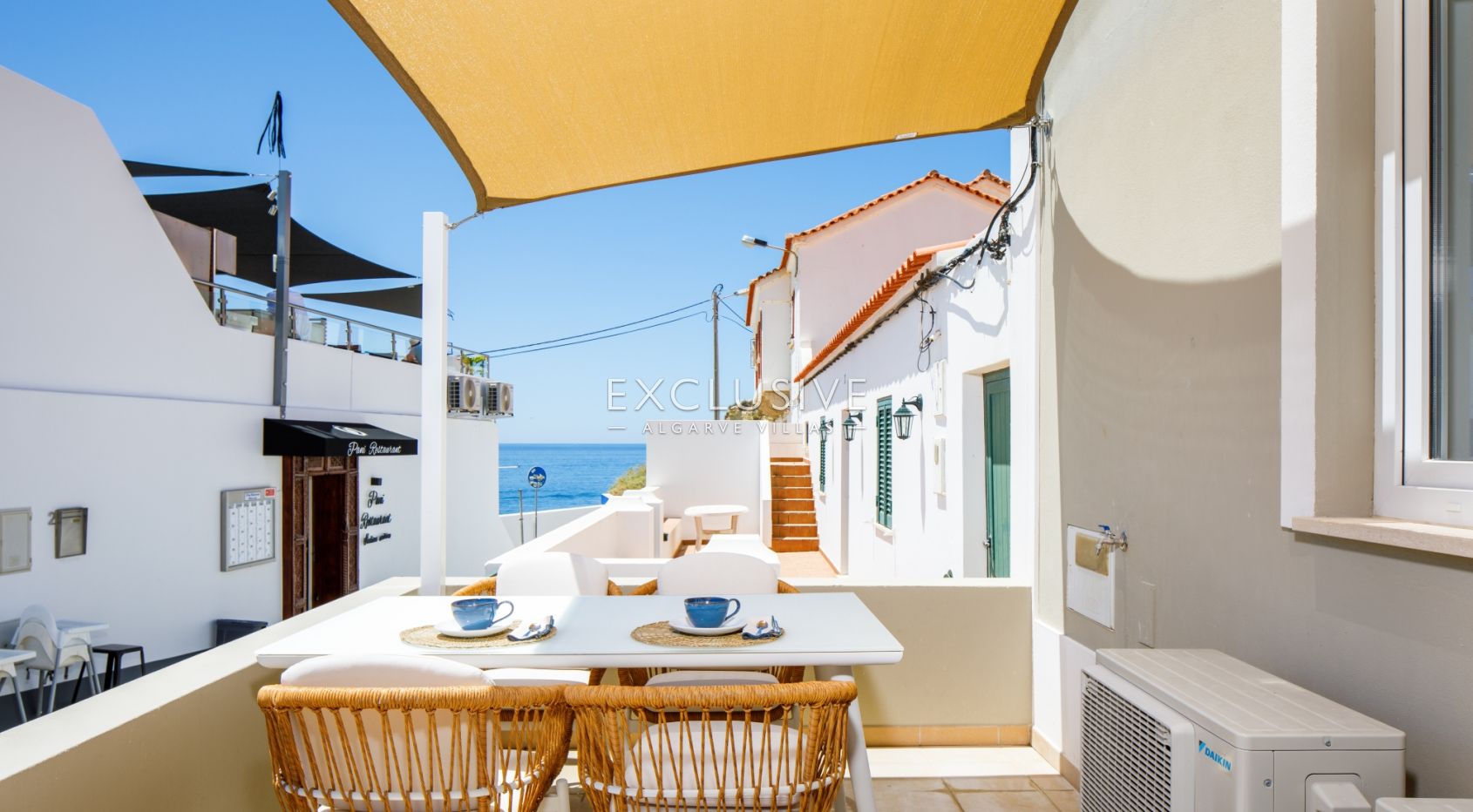 Investment opportunity - 4 beach studio apartments Praia do Carvoeiro, Algarve, Lagoa, Portugal