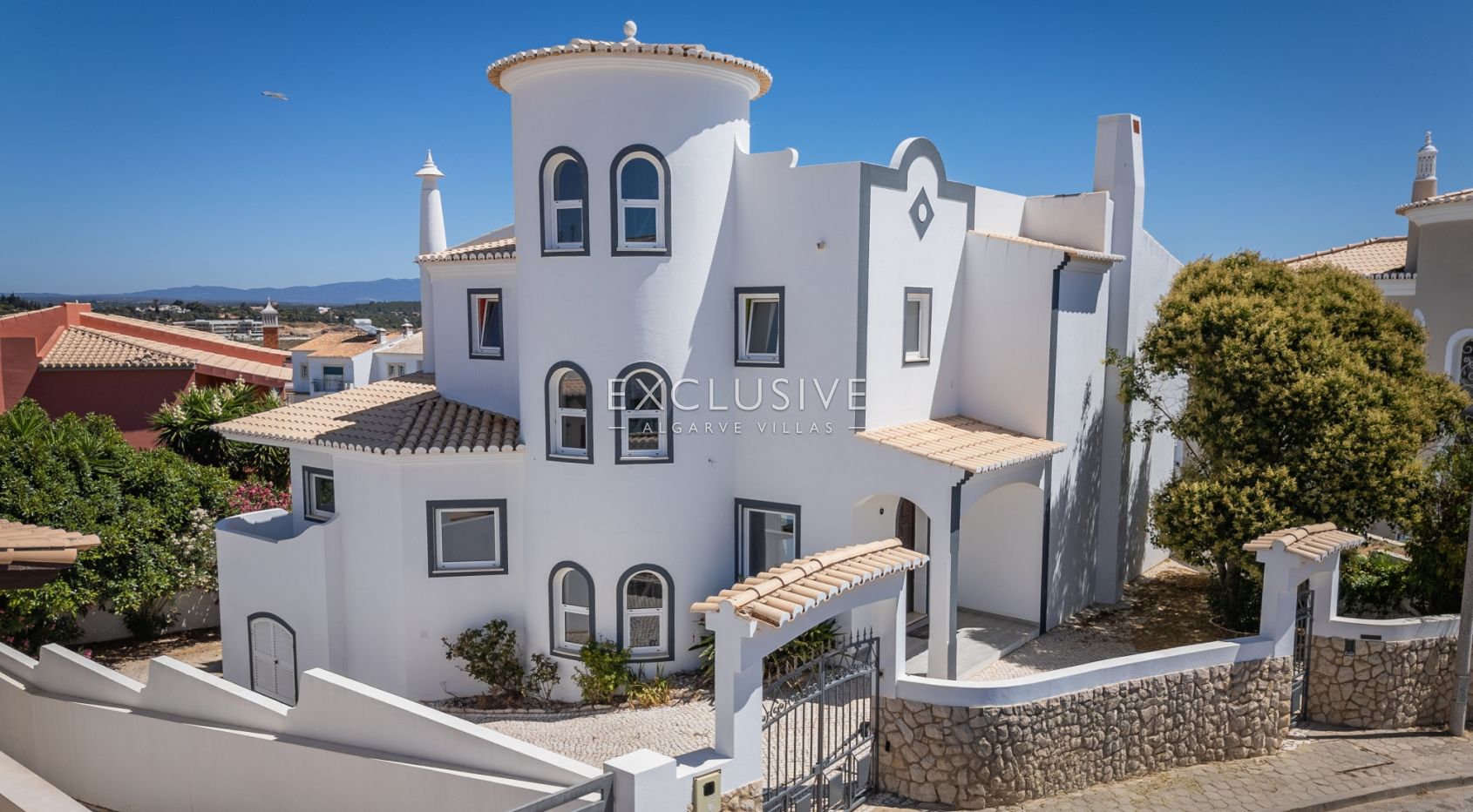 Fully Renovated Modern Villa with Sea Views in Cerro das Mós, Lagos, Lagos, Portugal
