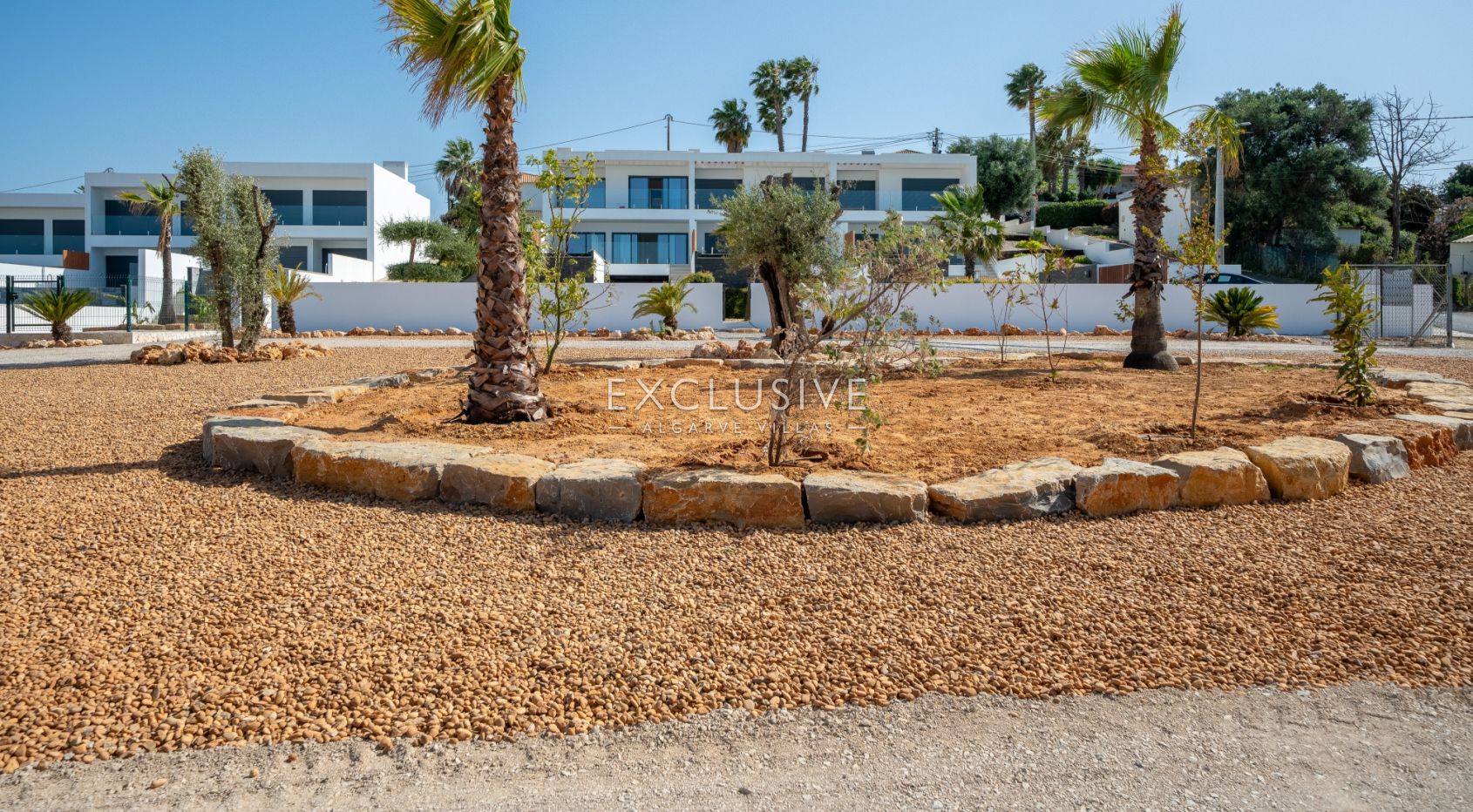Buy a brand New Villa with Pool & Private Garden in Almancil, Central Algarve, Loulé, Portugal