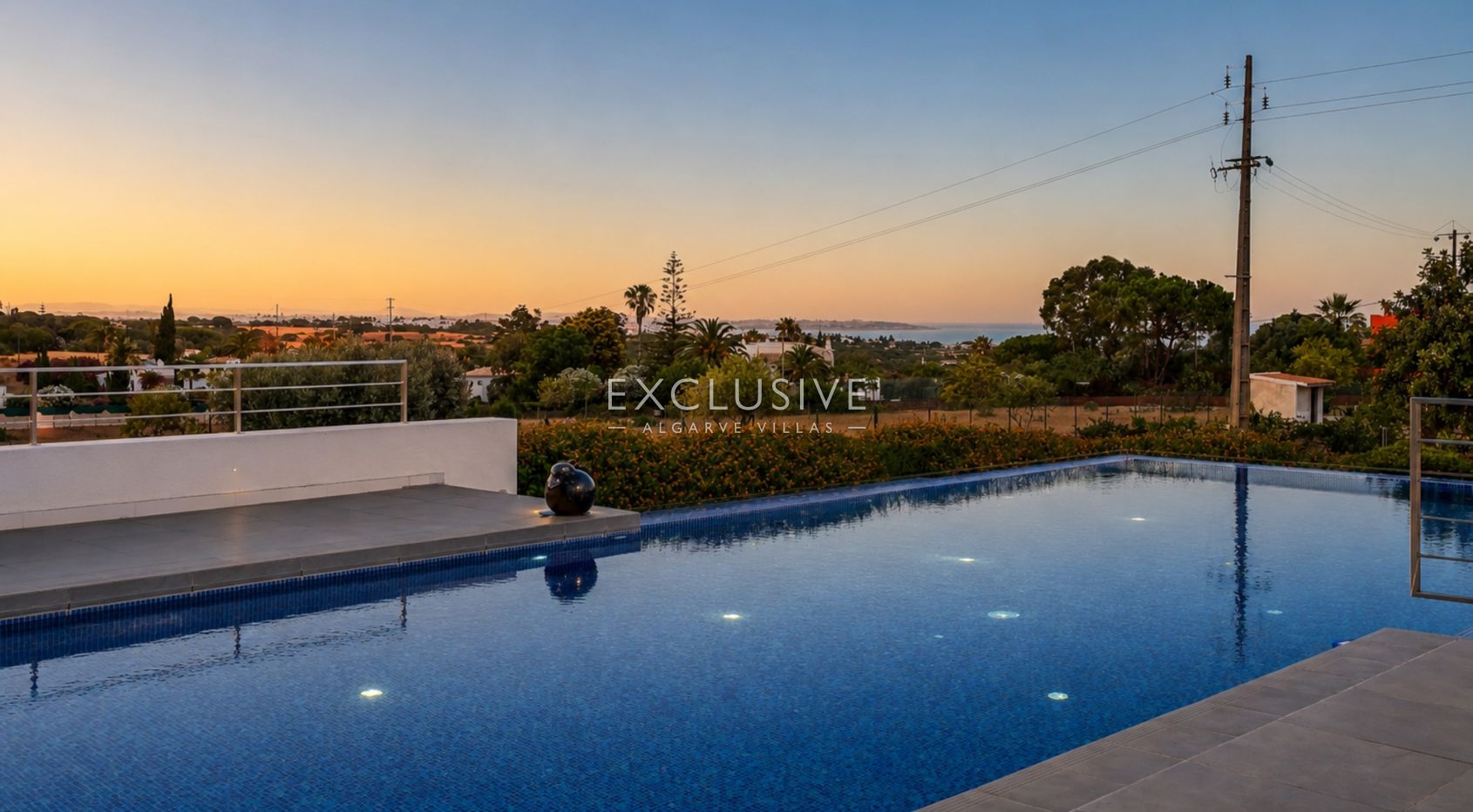 Design villa in the Caramujeira with panoramic coastal views, photo 3