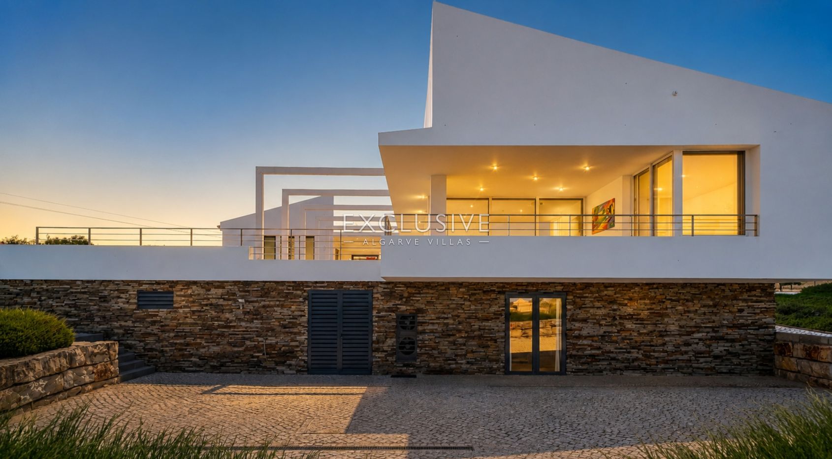 Design villa in the Caramujeira with panoramic coastal views, photo 5
