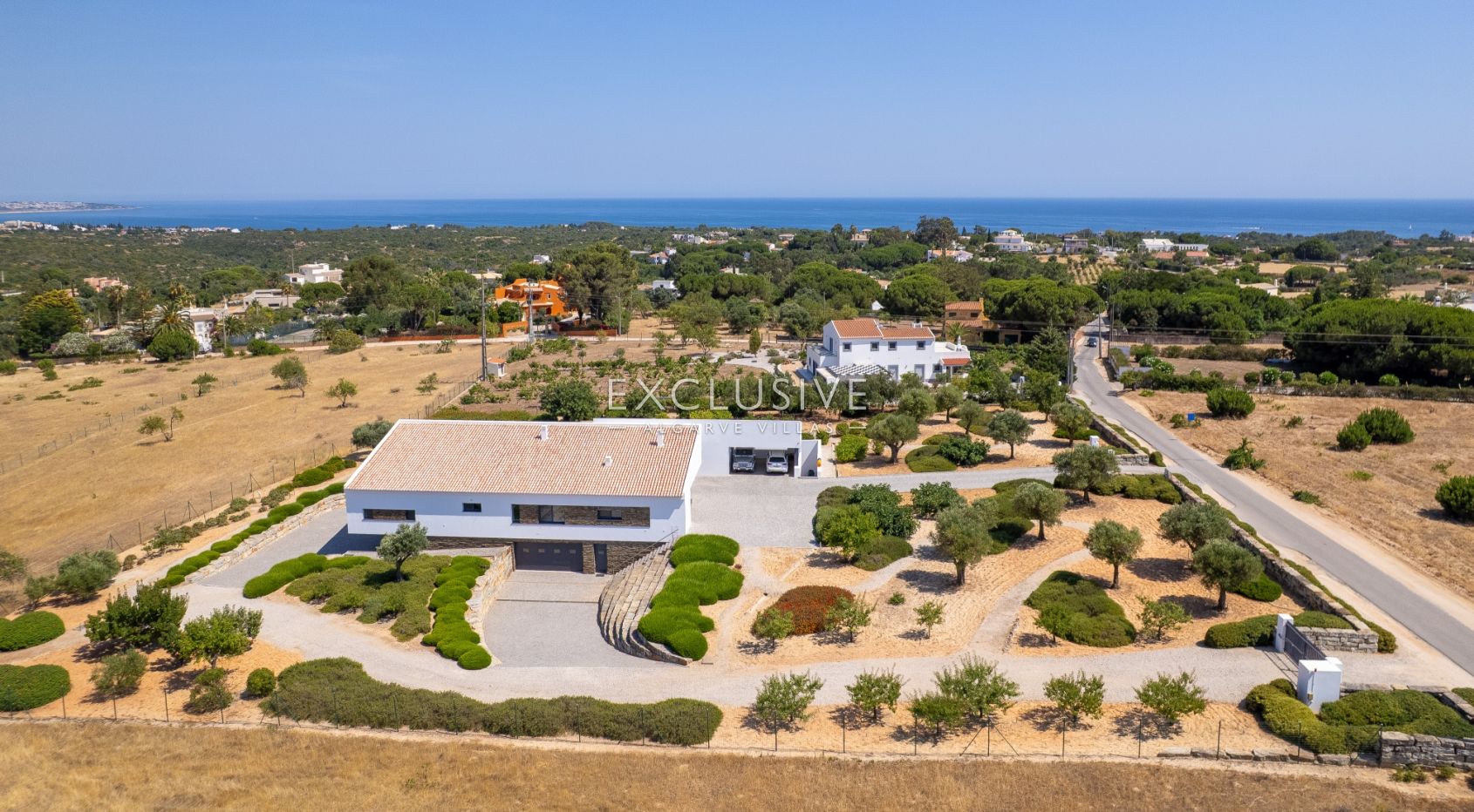 Design villa in the Caramujeira with panoramic coastal views, photo 6