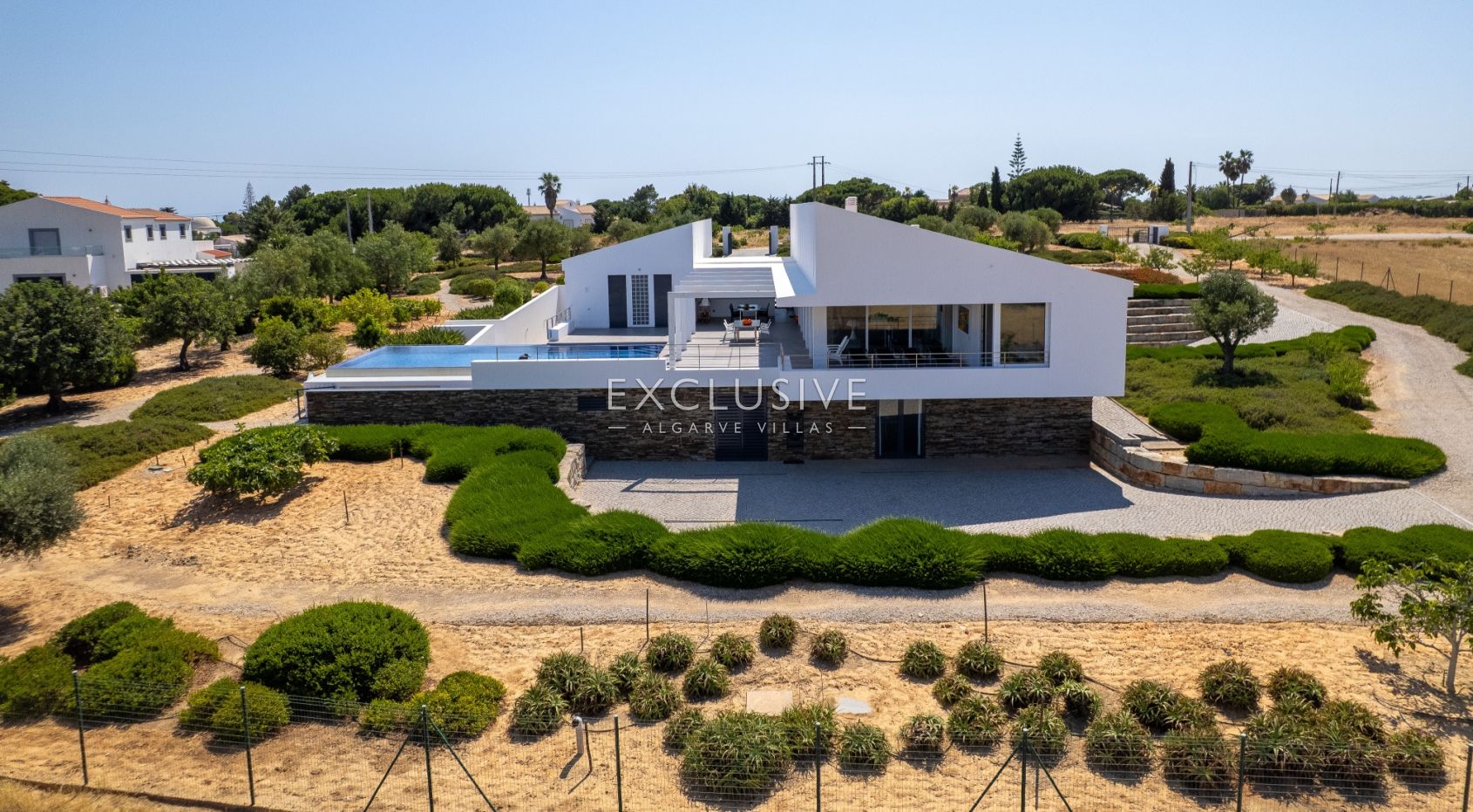 Design villa in the Caramujeira with panoramic coastal views, photo 7