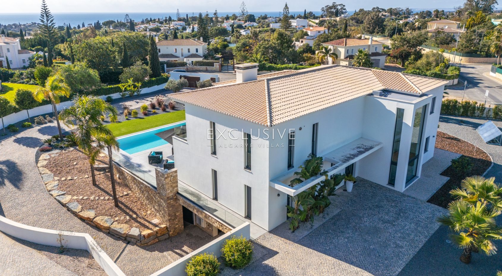 Contemporary 4 bedroom villa with pool in Carvoeiro, Algarve, photo 5