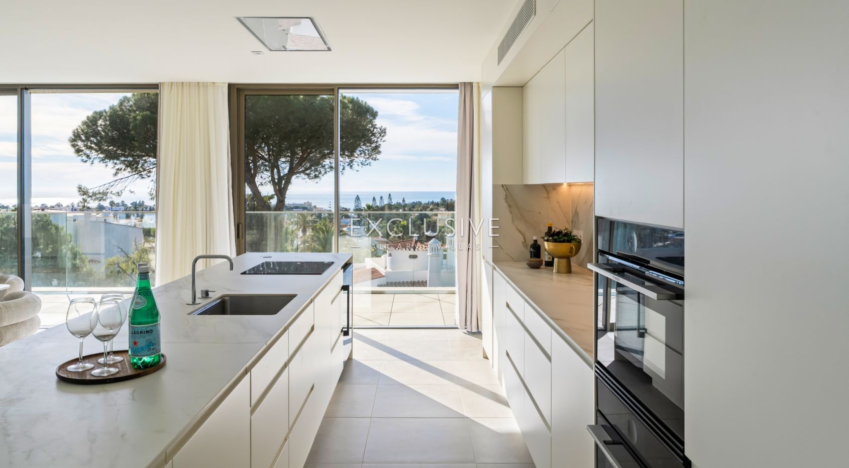 4 bedroom top floor penthouse with sea views in Carvoeiro, West Algarve, photo 7