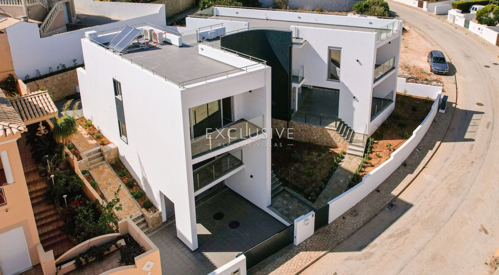 Buy Modern Villa with pool in central location in Lagos, Western Algarve, photo 4