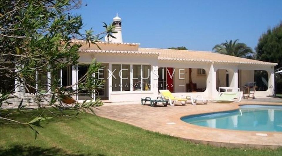 5 bedroom villa with pool in large grounds on Penina Golfcourse near Alvor, Portimão, Portugal