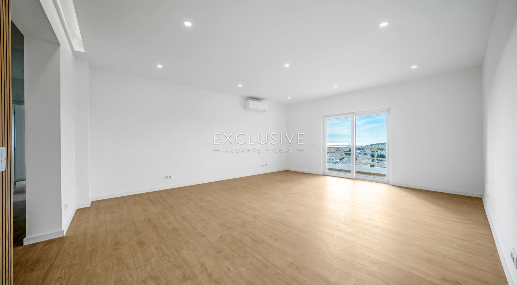 Top-Floor 3-Bedroom Apartment with Sea Views in Lagos, photo 5