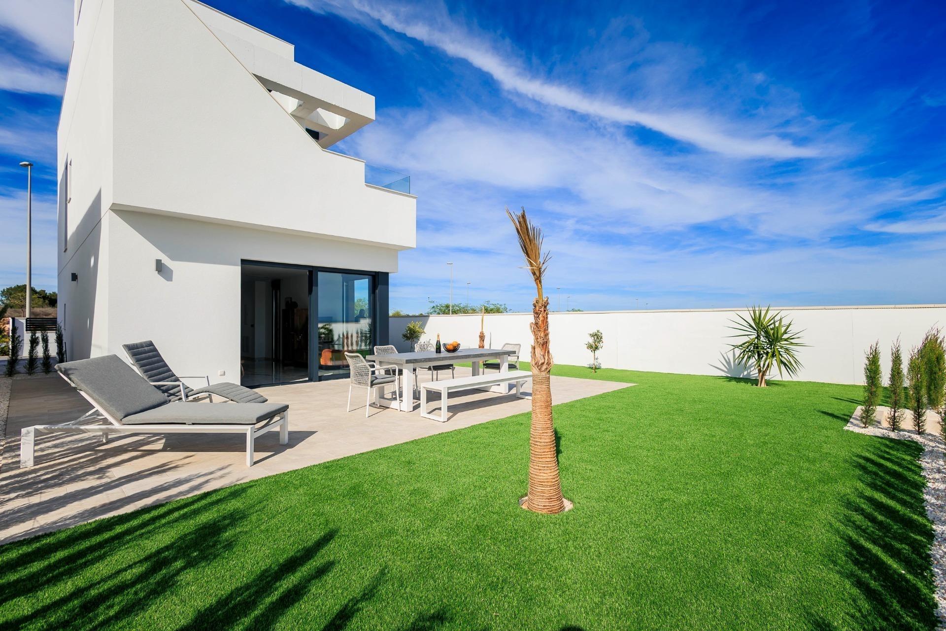 NEW BUILD VILLAS IN PILAR DE LA HORADADA ON THE GOLF COURSE, Pilar de la Horadada, Spain