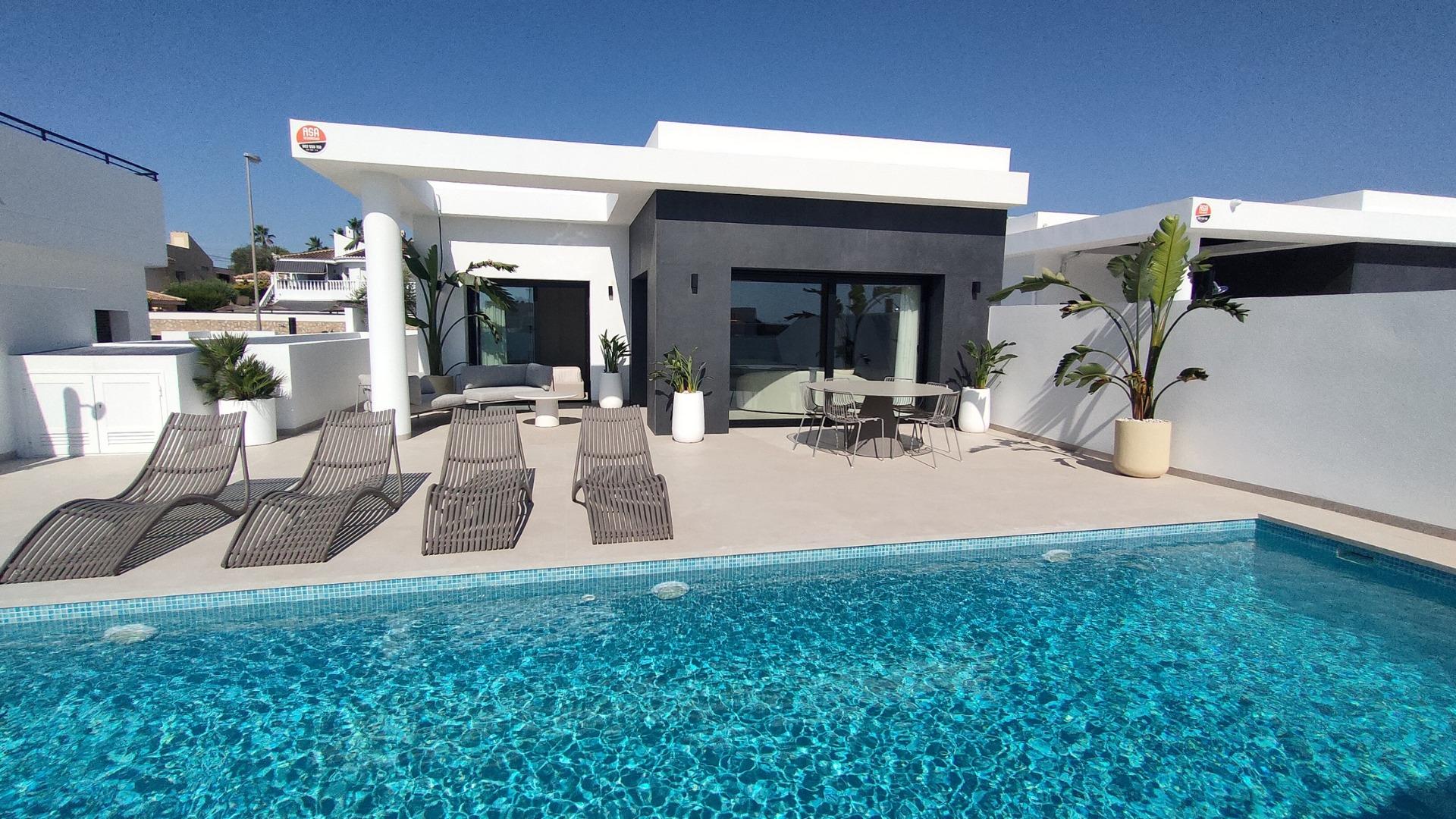 Modern luxury villa with 4 bedrooms and a private pool with mountain views in Ciudad Quesada, Rojales, Spain