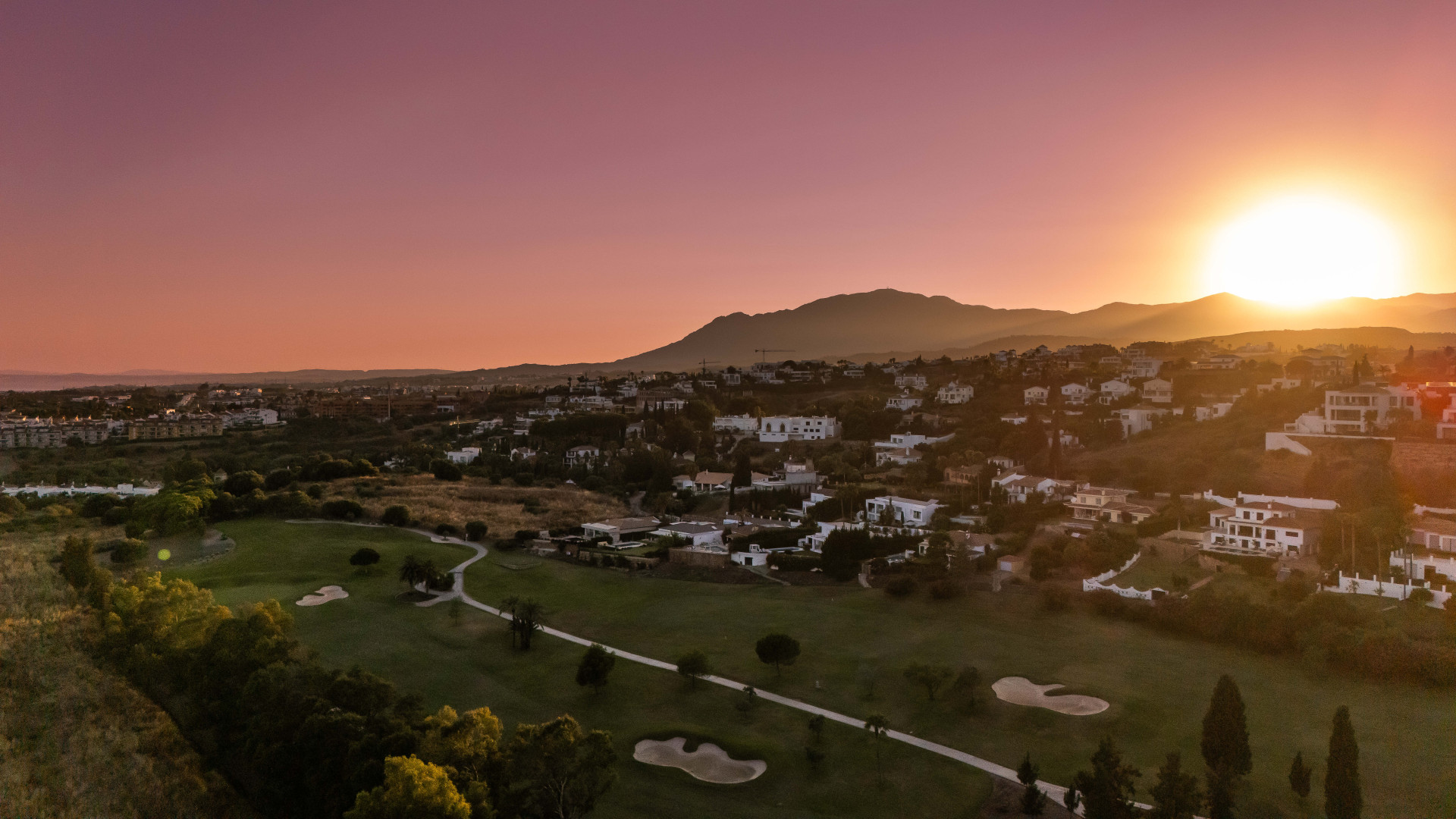 Charming frontline golf Villa in el Paraiso Alto, Benahavis, Spain