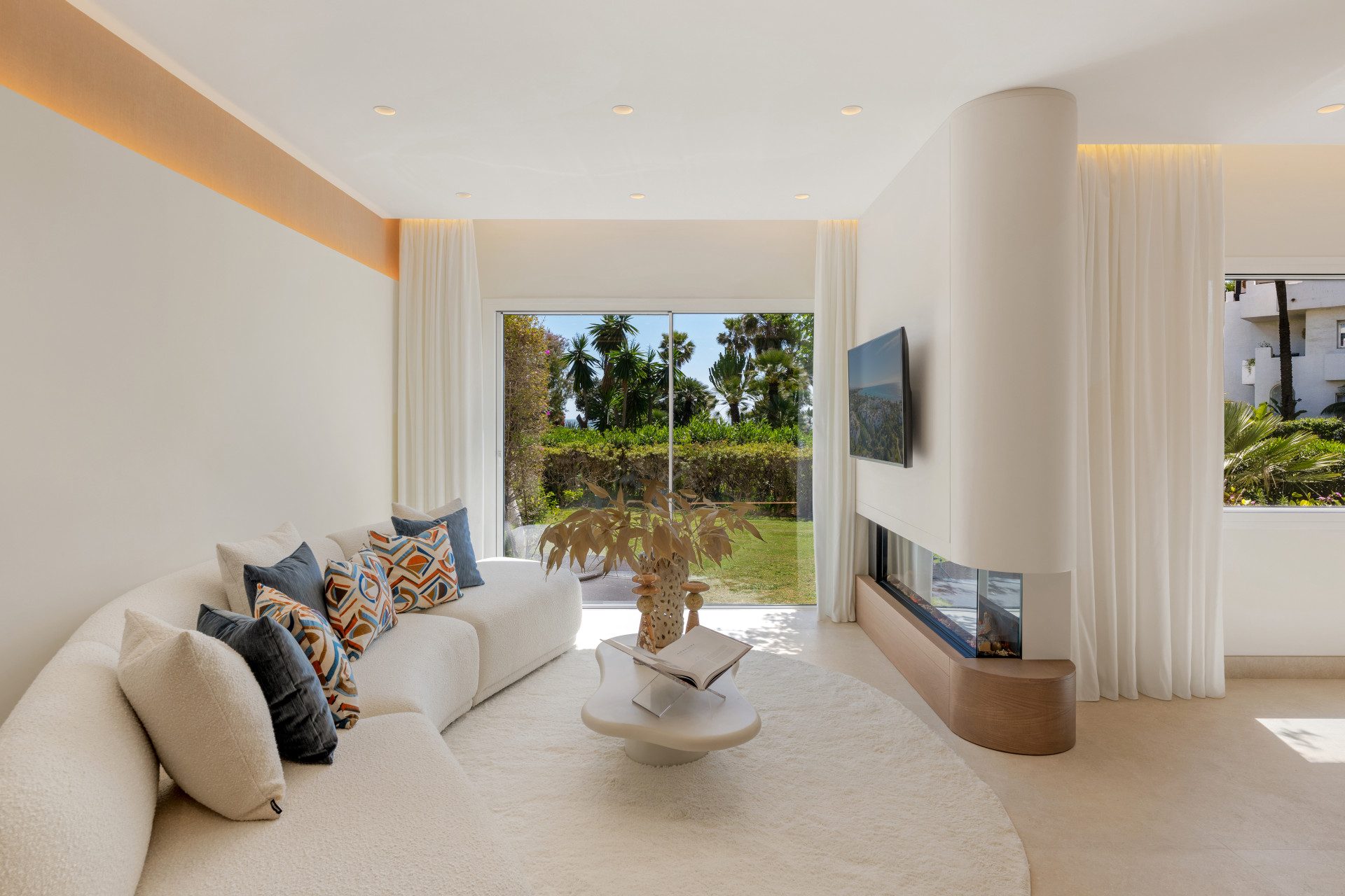 Luxurious beachfront garden apartment, Estepona, Spain