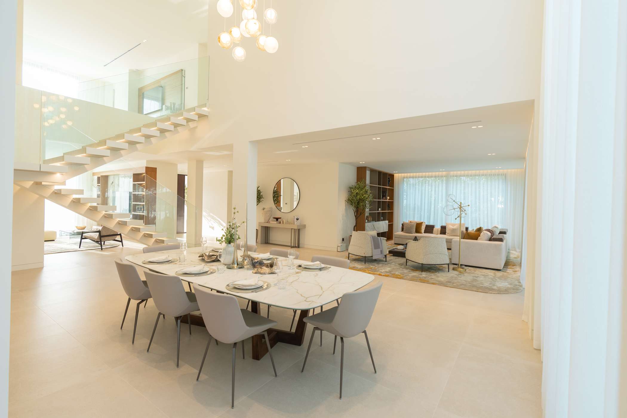 Jumeirah Islands Upgraded Villa with Sunken Seating and Pool — photo 4
