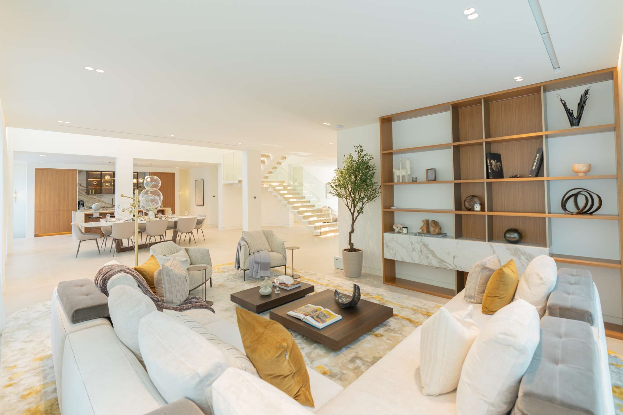 Jumeirah Islands Upgraded Villa with Sunken Seating and Pool — photo 5