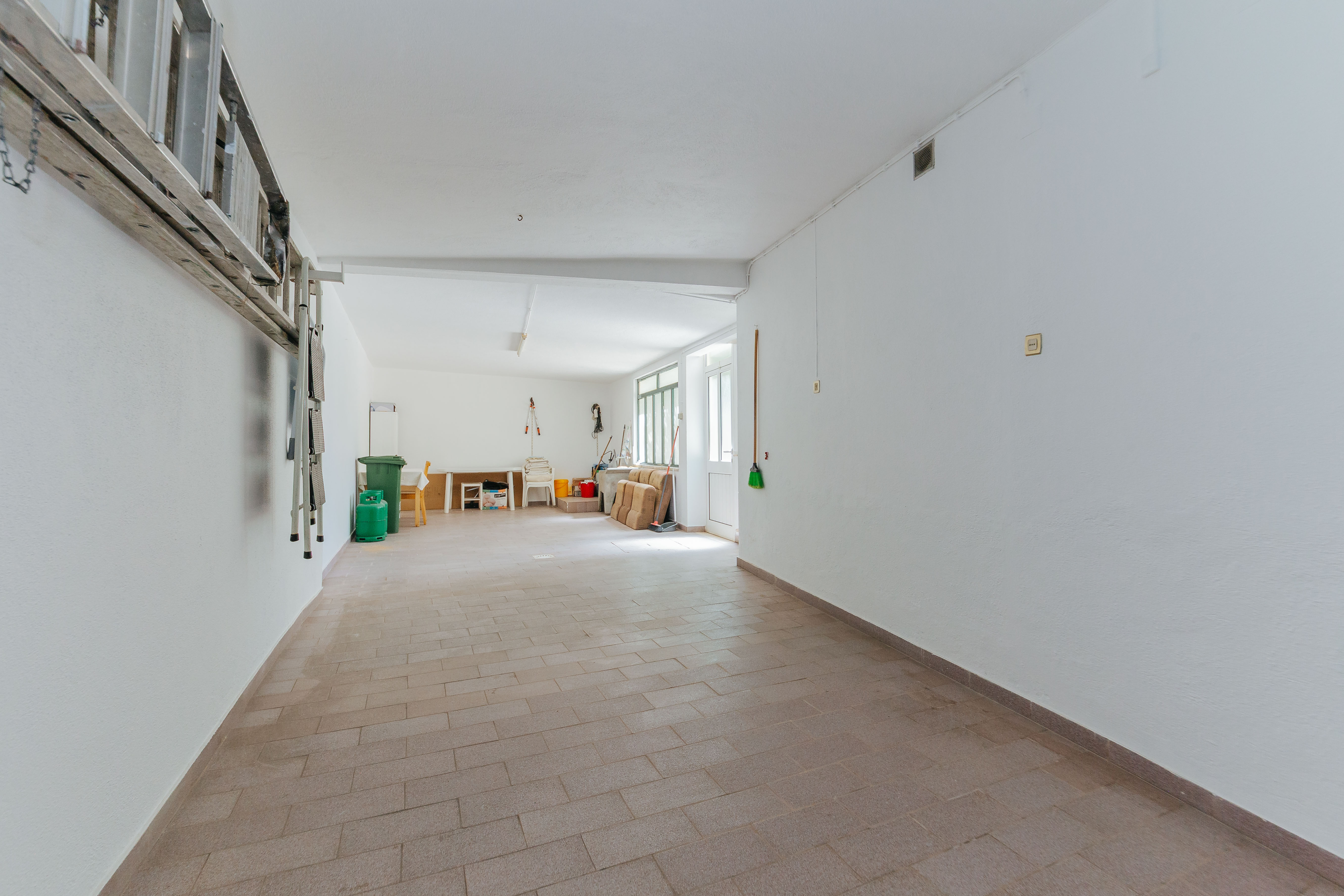 Detached 5-Bedroom House with Garden, Garage, and Basement in Oeiras - Lisbon, photo 6