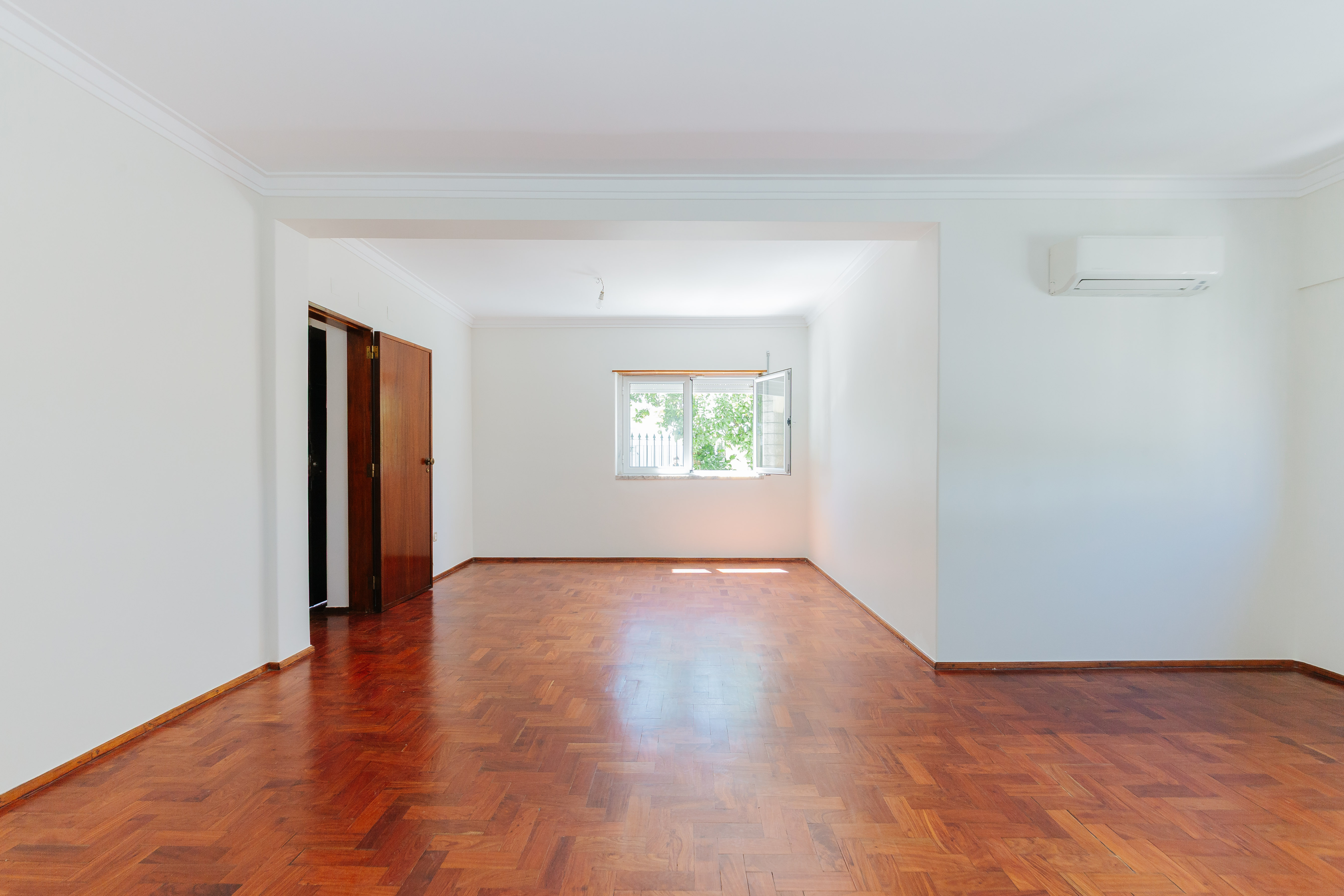 Detached 5-Bedroom House with Garden, Garage, and Basement in Oeiras - Lisbon, photo 8