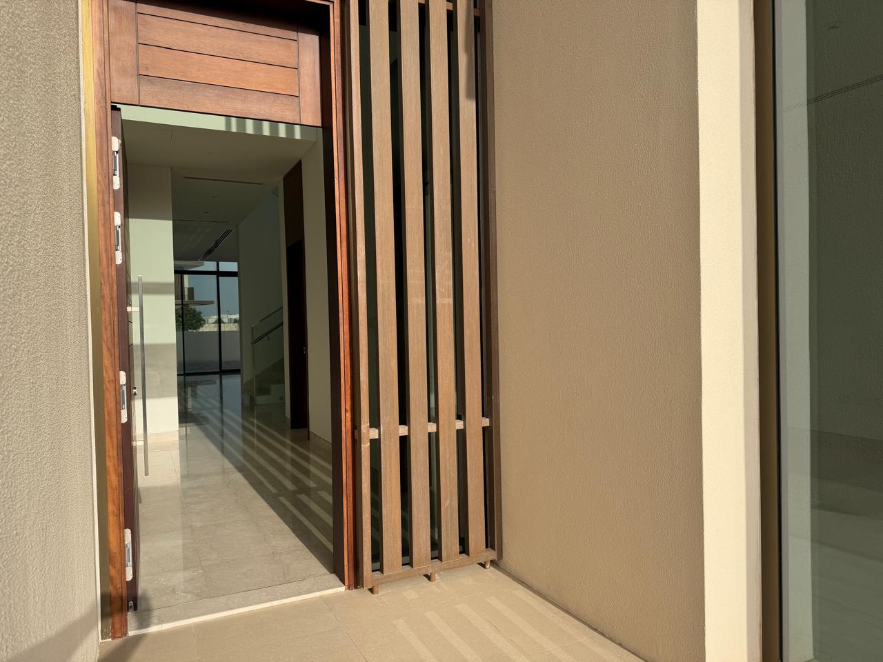 Luxurious Upgraded Villa | 5BR +Maid+Driver | Corner Unit | Seef Al Jubail, photo 8